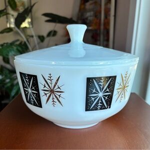 Federal Glass Atomic Starburst 2.5 QT. Milk Glass Casserole Dish Vintage